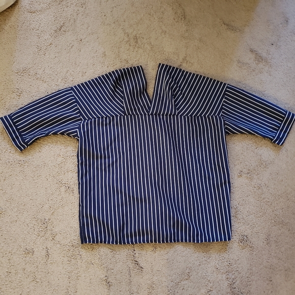 V neck navy strip shirt - Picture 2 of 3